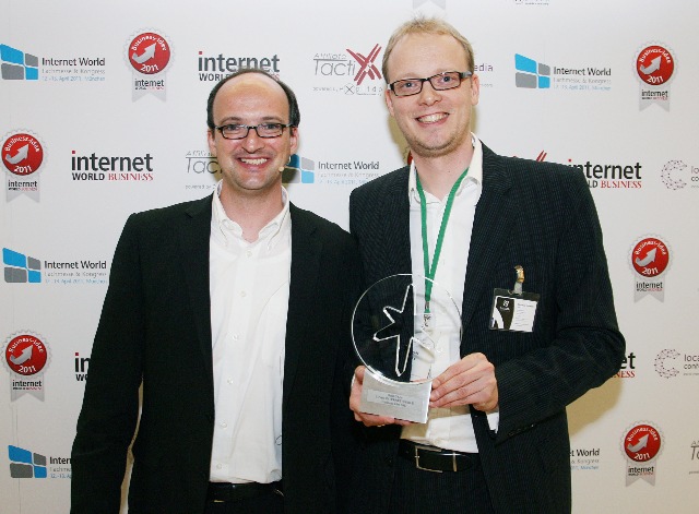 Brille24 revolutioniert den Brillenmarkt / Onlineoptiker aus Oldenburg gewinnt die "Internet World Business Idee 2011"