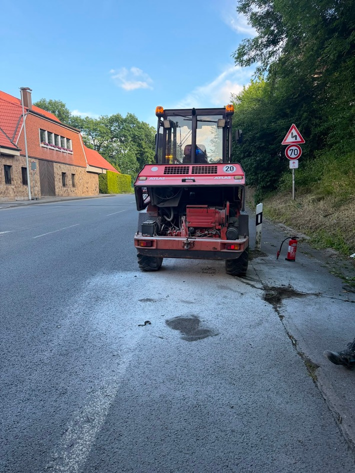 FW-EN: Traktor brennt