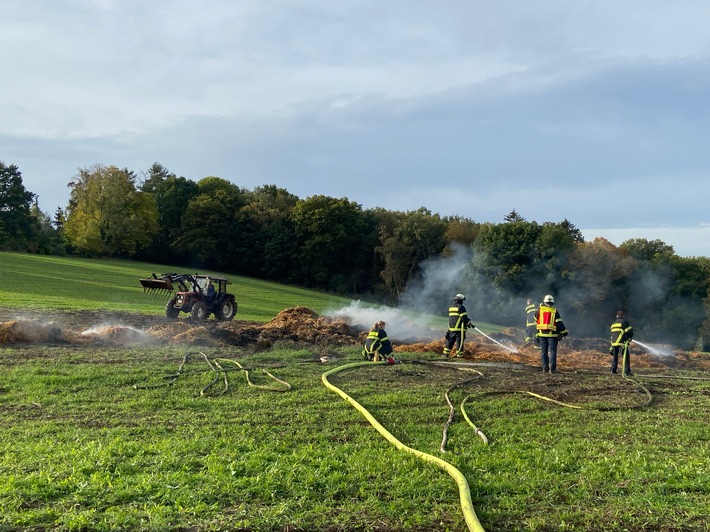 FW-EN: Anstrengende Nacht und Morgen für die Feuerwehr - Strohballen brannten am Ahlenberg in voller Ausdehnung! - Zwei weitere Containerbrände!