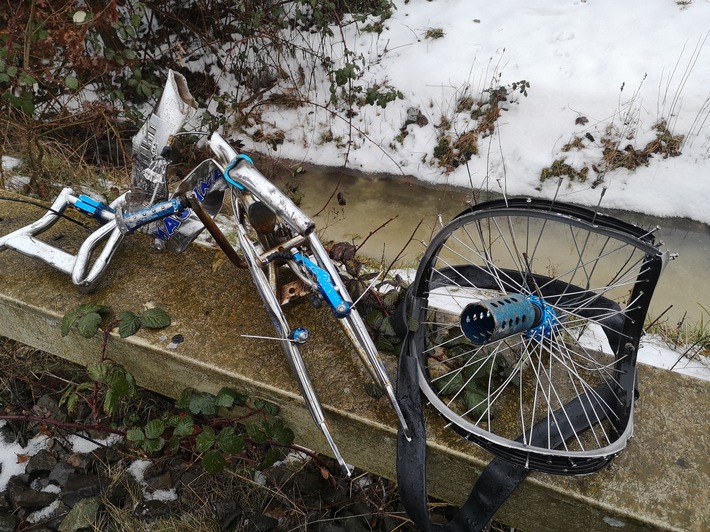 BPOL-HB: BMX-Rad von Güterzug überrollt