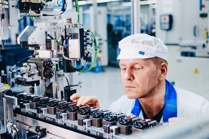 Marquardt eröffnet Produktionsstandort in Ichtershausen - Mechatronik-Spezialist schafft 180 Arbeitsplätze