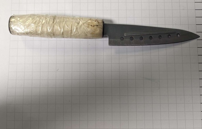 BPOL NRW: Bundespolizei stellt bei Gleisläufer Messer mit 12 cm Klingenlänge sicher