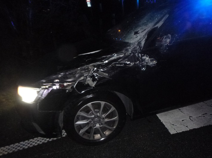POL-WE: Anhänger flog auf Audi - Wer kann Hinweise geben? ++ Unfallfluchten in Bad Vilbel - Polizei sucht Zeugen