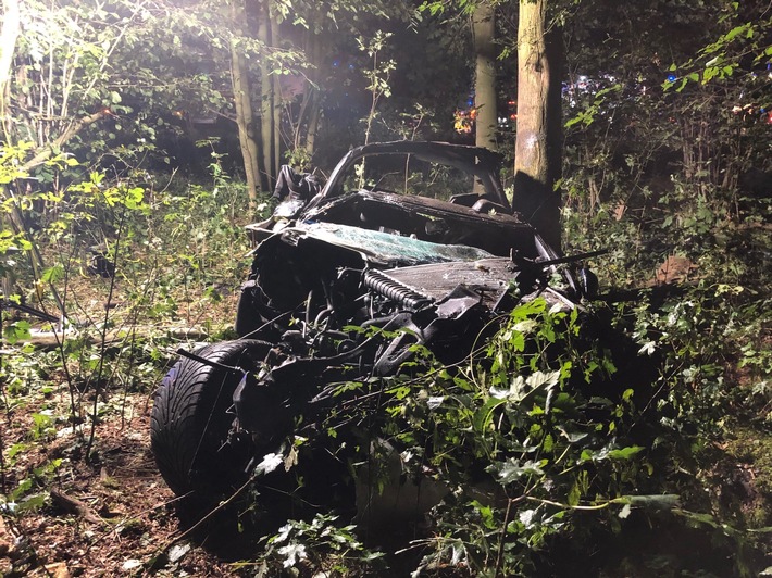 POL-BI: Tödlicher Verkehrsunfall auf der A 2 zwischen Herzebrock und Wiedenbrück - Zeugen gesucht