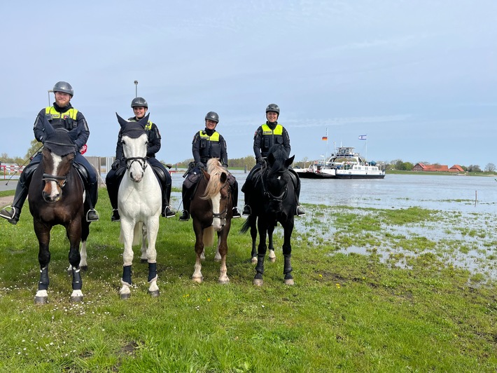 POL-LG: ++ Polizeireiterinnen und Polizeireiter im Biosphärenreservat "Niedersächsische Elbtalaue" - "das Dutzend ist voll" - seit 12 Jahren Erfolgsgeschichte ++