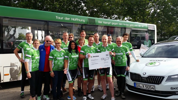 Muskelkraft für den guten Zweck: SKODA unterstützt ,Tour der Hoffnung