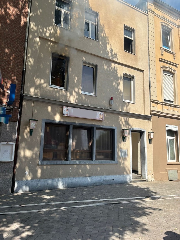 FW Düren: Zimmerbrand in Düren-Nord