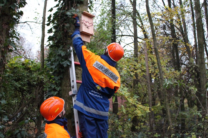 FW-Heiligenhaus: Ein neues Sommerquartier für die Heljens-Fledermäuse (Meldung 33/2021)