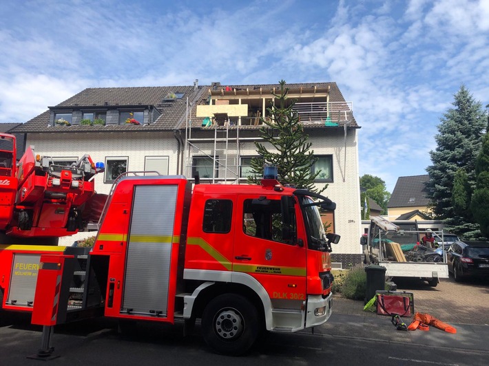 FW-MH: Paralleleinsätze beschäftigen die Berufsfeuerwehr Mülheim an der Ruhr.