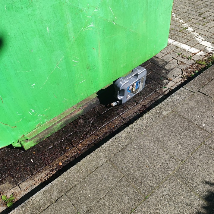 POL-OS: Wallenhorst: Altöl-Frevel im Morgengrauen - Polizei ermittelt nach dreister Umweltverschmutzung an der Kurt-Schumacher-Straße