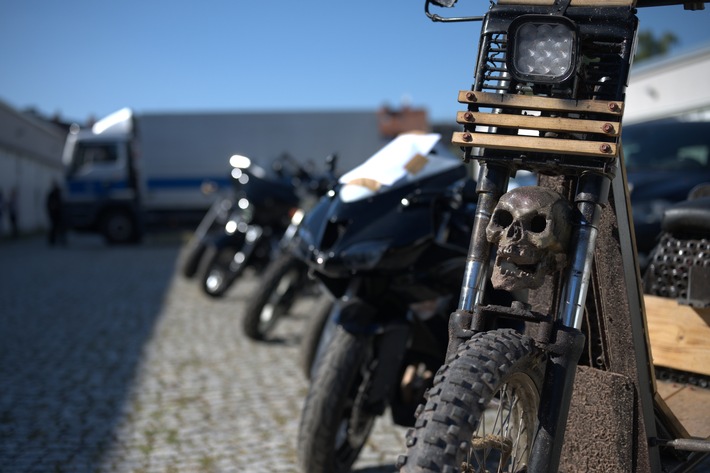 LKA Thüringen: Schlag gegen organisierte Kriminalität: Anklage gegen elf Mitglieder eines Motorradclubs in Südthüringen erhoben
