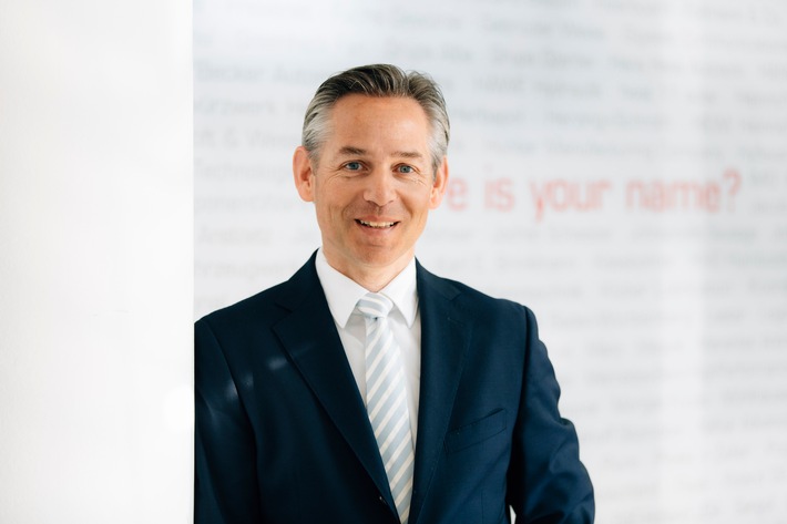 itelligence wächst durch die Übernahme von EINS Consulting in Schweden. Norbert Rotter, Vorstandsvorsitzender von itelligence AG: "Die Übernahme ist ein weiterer Schritt im Rahmen unserer Wachstumsstrategie mit dem Ziel, in allen Skandinavischen Ländern als Full-Service-SAP-Anbieter erfolgreich zu sein." Weiterer Text über ots und www.presseportal.de/nr/24336 / Die Verwendung dieses Bildes ist für redaktionelle Zwecke honorarfrei. Veröffentlichung bitte unter Quellenangabe: "obs/itelligence AG/itelligence / Michael Adamski"