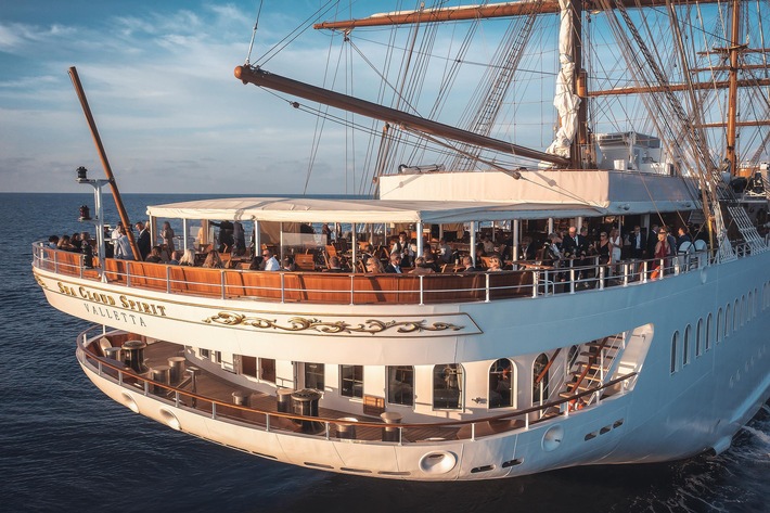 Raum für feine Zwischentöne / Jazzpianist Joja Wendt geht für zwei Konzertreisen an Bord der Sea Cloud Spirit