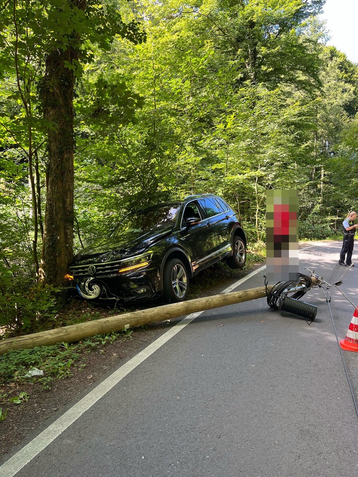 POL-RBK: Bergisch Gladbach - Alkoholisiert von der Fahrbahn abgekommen und dabei Telefonmast zerstört
