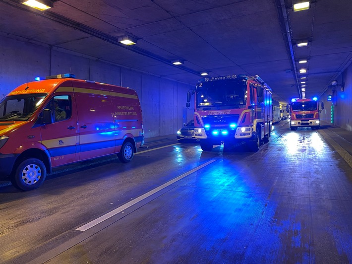 FW Dresden: Verkehrsunfall mit Verletzten im Autobahntunnel Altfranken