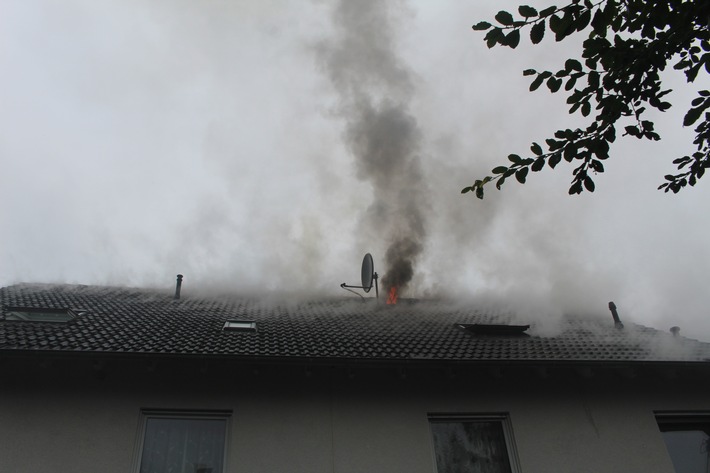 POL-HA: Brand in einem Mehrfamilienhaus in Altenhagen - Drei Personen leicht verletzt