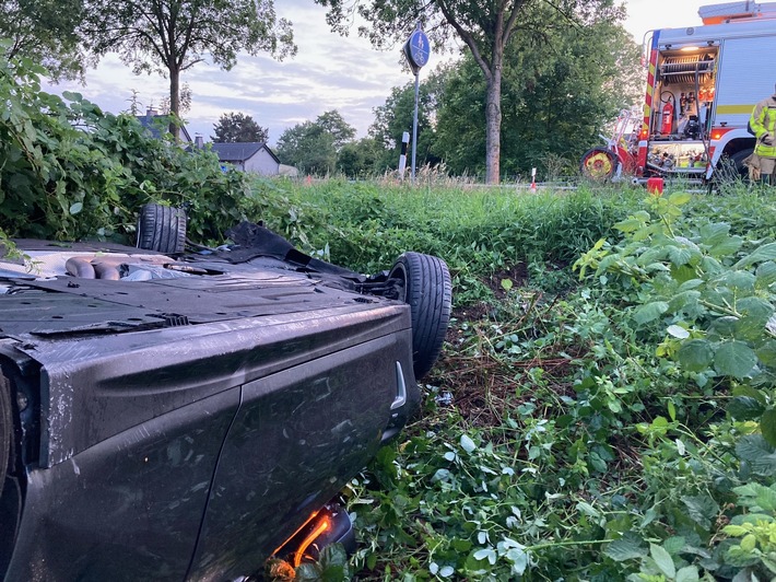 FW Grevenbroich: Eine verletzte Person nach Verkehrsunfall bei Kapellen