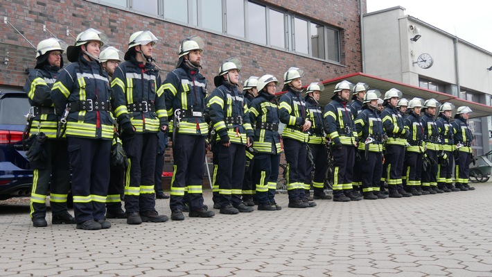 FW Celle: 22 neue Feuerwehrleute ausgebildet - Truppmannausbildung Teil 1 in Celle abgeschlossen