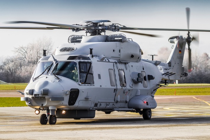 Deutsche Marine nimmt Flugbetrieb mit den neuen Marinehubschraubern &quot;Sea Lion&quot; auf