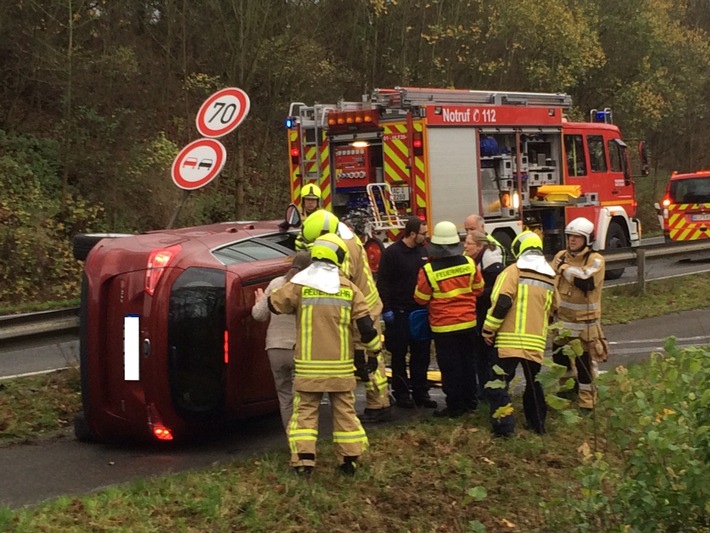 FW-Stolberg: Verkehrsunfall mit einer schwer verletzten Person