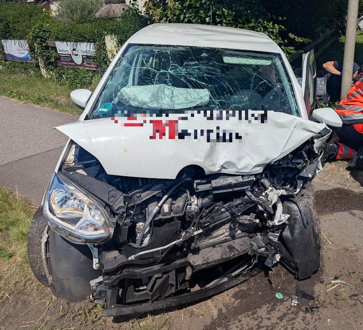 POL-STD: Zwei Verletzte bei Fontalzusammenstoß auf der B 73 in Buxtehude - 40jähriger Unfallbeteiligter verstorben, Unbekannte brechen Siegel von abgestellten LKW-Aufliegern auf und entwenden Duschgel