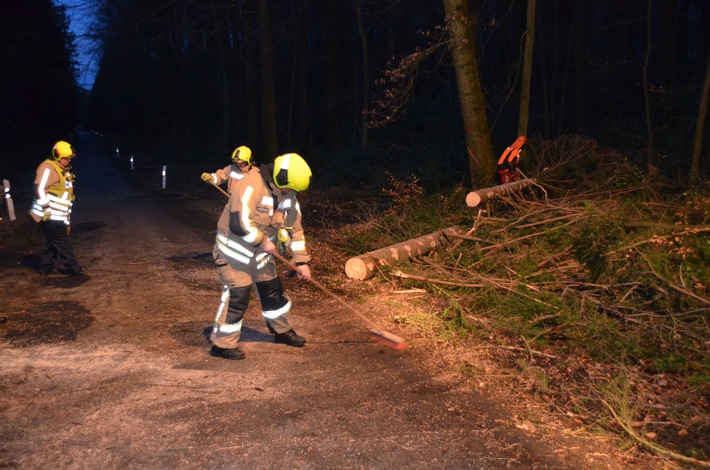 FW-Stolberg: Mehrere Sturm- und Wassereinsätze im Stadtgebiet