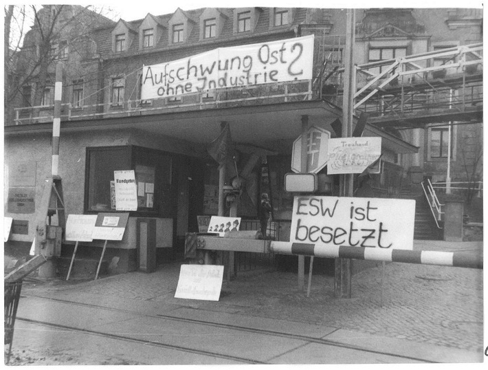 30 Jahre Einheit: Erste Ausstellung zu "Familienunternehmen in Ostdeutschland" eröffnet in Berlin / Virtueller Rundgang auch im Internet