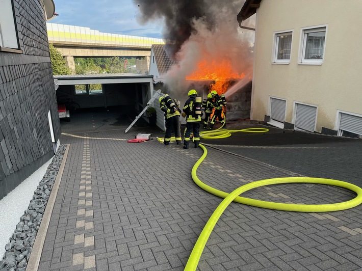FW-OE: Feuer in Saßmicke - Vollalarm für die Feuerwehr Olpe