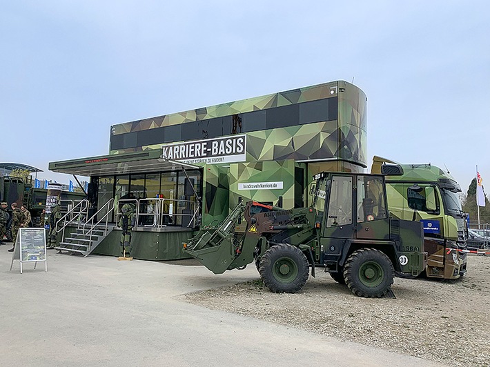 Neue KarriereTrucks für die Bundeswehr