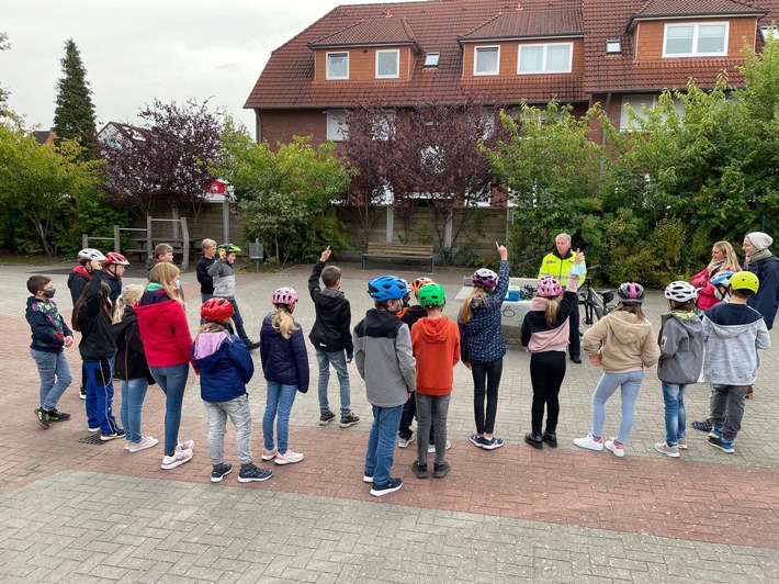 POL-WHV: Fahrradfahrausbildung für die 5. und 6. Jahrgänge am Lothar-Meyer-Gymnasium