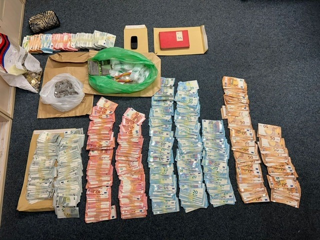 POL-K: 251204-3-K Haftbefehle gegen mutmaßliche Dealer vollstreckt - Heroin und circa 40.000 Euro sichergestellt