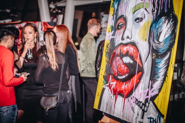 Bild zum Beitrag: Pop Up Art: Erfolgreicher Start für die neue Kunst-Event-Reihe im Le Méridien Hamburg / Das Hamburger Design-Hotel präsentierte die Kunstwerke des Streetart-Künstlers Efkan Irkilata 