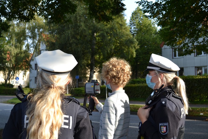 POL-RZ: Verkehrssicherheitsaktion Äpfel und Zitronen