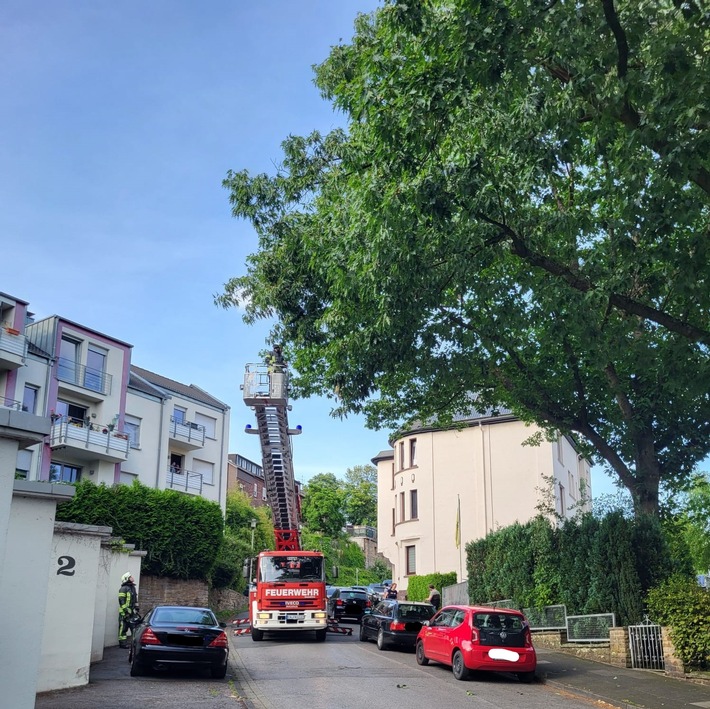 FW-EN: Feuerwehr Wetter (Ruhr) am Wochenende: - Flächenbrand - Gefahrenbaum - Brandmeldealarm -