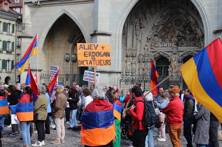 Kundgebung in Bern: Schluss mit Schweigen - die Schweiz trägt Verantwortung für die Armenier!