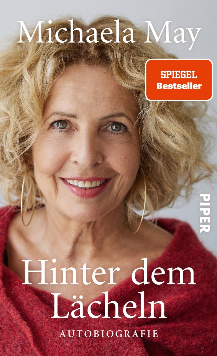 Benefizlesung mit Michaela May aus ihrer Autobiographie „Hinter dem Lächeln“