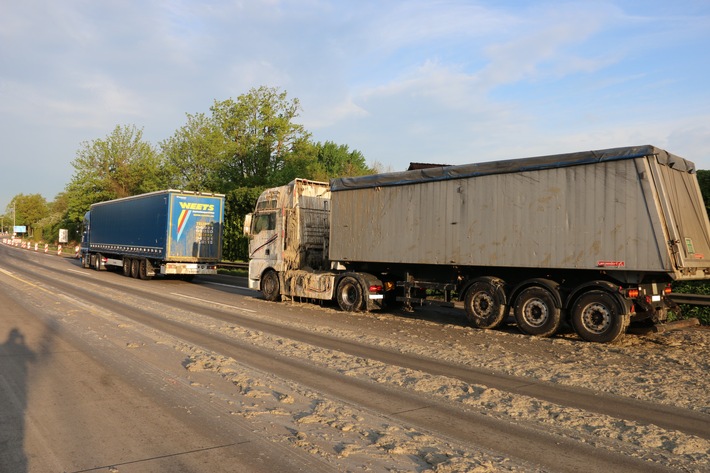 POL-HB: Nr.: 0287 --Erneut verlorene Ladung auf der Autobahn--