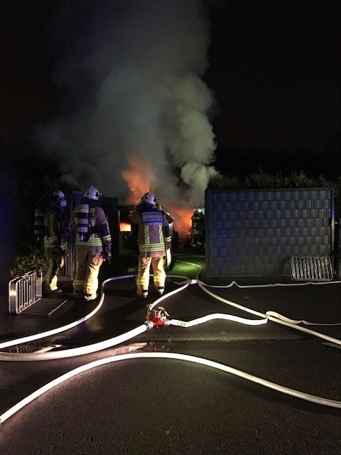 FW-BOT: Unruhiger Sonntagabend für die Feuerwehr Bottrop