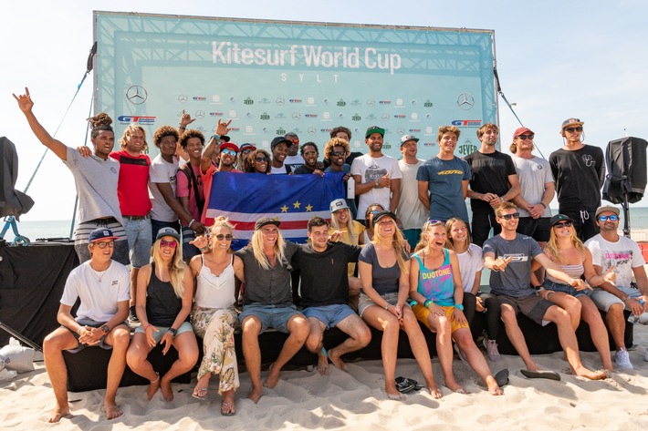 Internationale Weltspitze beim Kitesurf World Cup Sylt freut sich auf beste Windaussichten für die nächsten Tage.