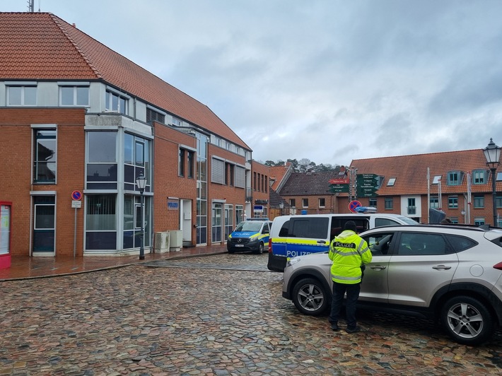 POL-RZ: Bilanz einer Verkehrskontrolle in der Möllner Altstadt