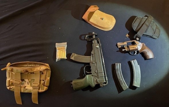 POL-PDPS: Internationale Waffen,- und Rauschgifthändler festgenommen