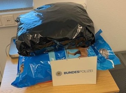 BPOL NRW: Fahndungserfolg des grenzüberschreitenden Polizeiteams; 32-Jährige Deutsche mit 6,6 Kilogramm Marihuana im Wert von 66.000 Euro auf der A 40 festgenommen
