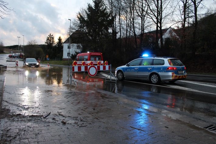 POL-PDKL: Verkehrsbehinderungen nach Starkregen