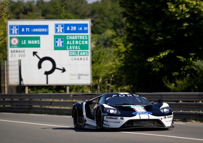 The battle lines have been drawn and the scene is set for an historic GTE showdown at Le Mans on June 15-16. Fifty years on from the last of Ford's four-year winning streak at Le Mans, it is no longer just Ford vs. Ferrari / Limitierte Rennsportversion des Ford GT Mk II zeigt nächste Ausbaustufe des Ford GT-Supersportwagens. Weiterer Text über ots und www.presseportal.de/nr/6955 / Die Verwendung dieses Bildes ist für redaktionelle Zwecke honorarfrei. Veröffentlichung bitte unter Quellenangabe: "obs/Ford-Werke GmbH"