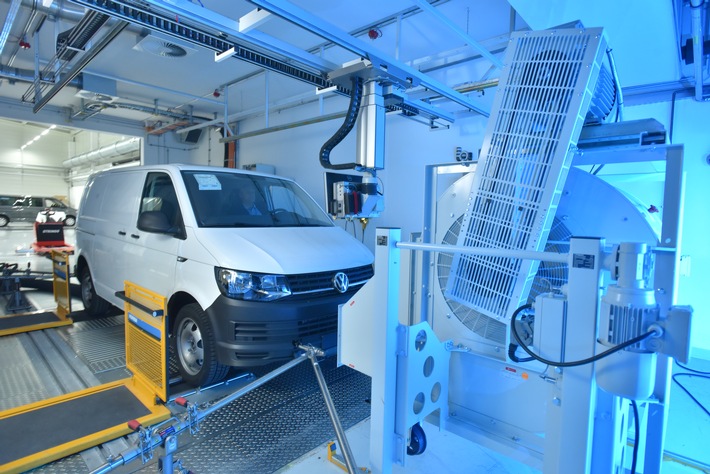Volkswagen Nutzfahrzeuge nimmt neues Abgasprüfzentrum in Betrieb