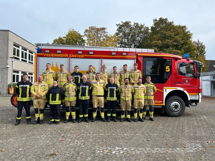 FW Xanten: Erfolgreicher Abschluss der Truppmann Module 1 und 2 der Feuerwehren Alpen, Sonsbeck und Xanten