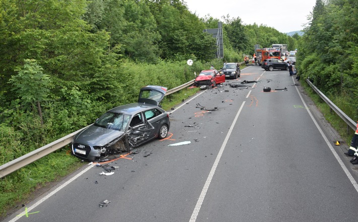 POL-HF: Schwerverletzte nach Unfall- BMW überschlägt sich