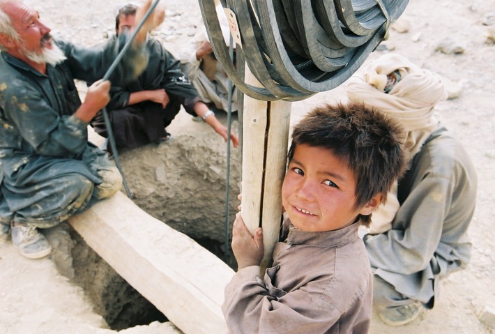 Afghanistan: Humanitäre Hilfe dringlicher denn je / Drei Jahre nach Machtübernahme der Taliban: Zwei Drittel der Bevölkerung auf Hilfe angewiesen - Menschenrechtslage für Frauen massiv verschlechtert