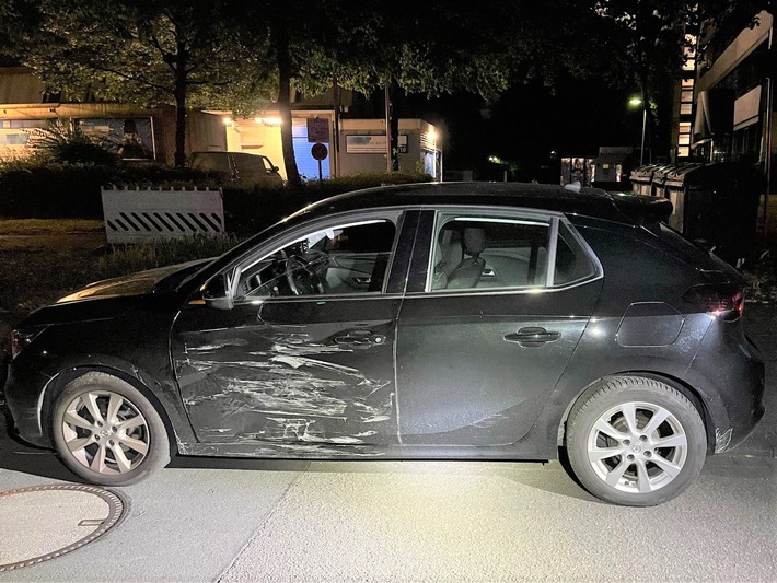 POL-BI: Unfall und Flucht nach Rotlichtverstoß