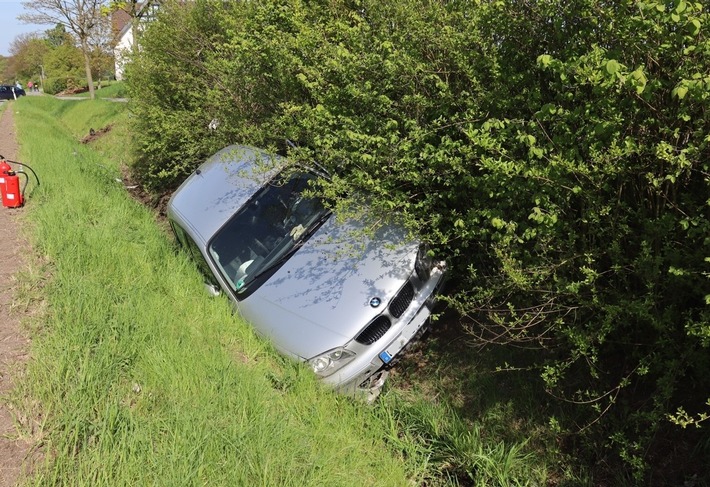 POL-HF: Autofahrt endet im Graben- Fahrer verletzt